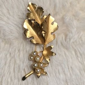 IPS Imperial pearl syndicate Oak leaf Brooch